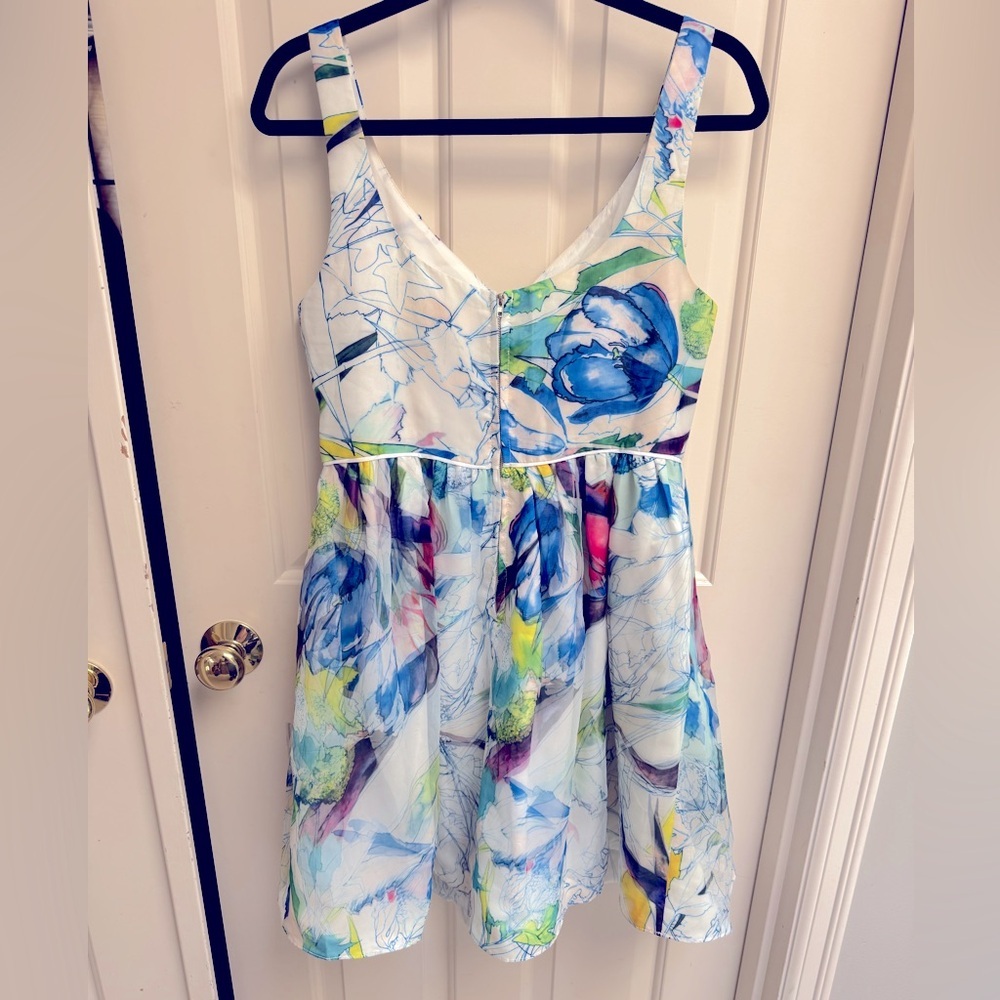 Every Dress - Picture 6 of 6